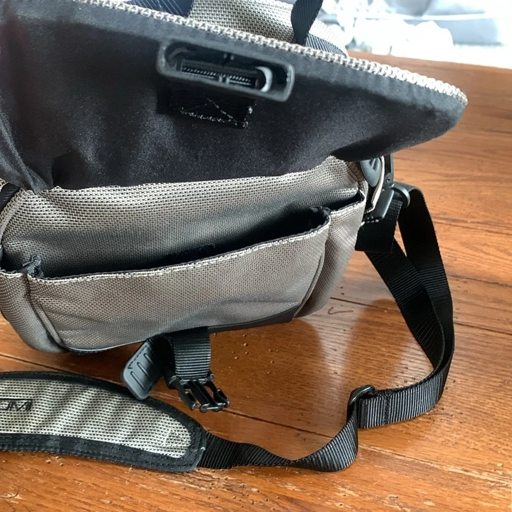 TUMI T2 Ballistic Silver and Black Camera Shoulder Crossbody Travel Bag 9x11x4